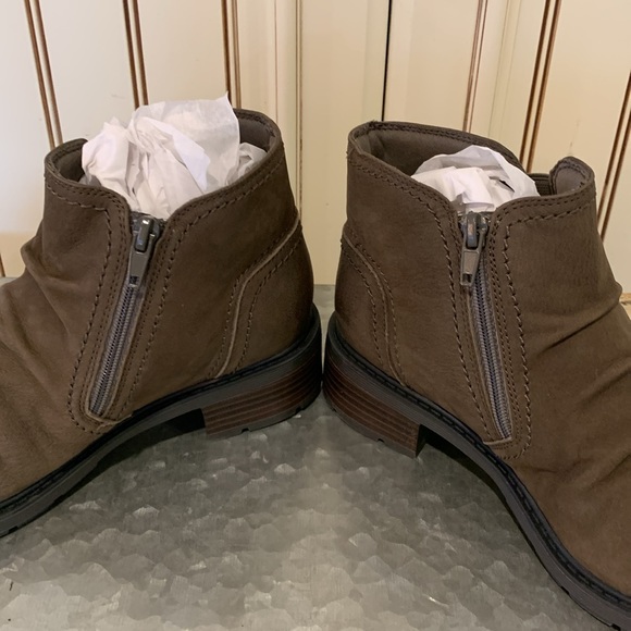 Brand new Clark’s booties tried on in the house cannot wear price is firm - Picture 3 of 9